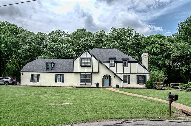 1st image of 541 Hackberry Dr