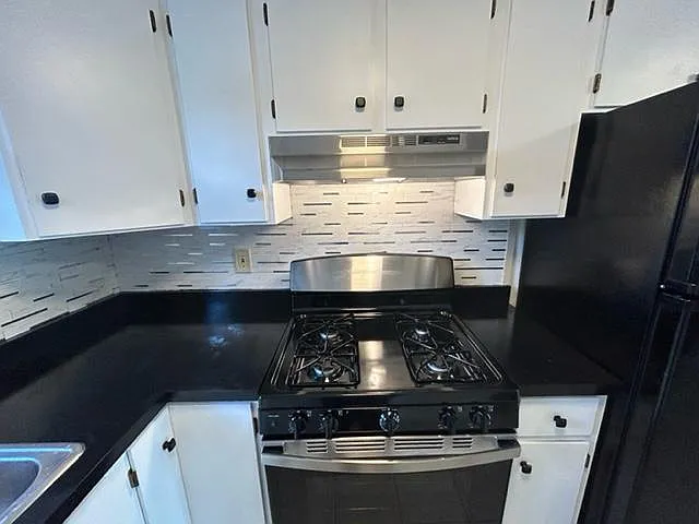 8 Crestview Dr — Photo 1
