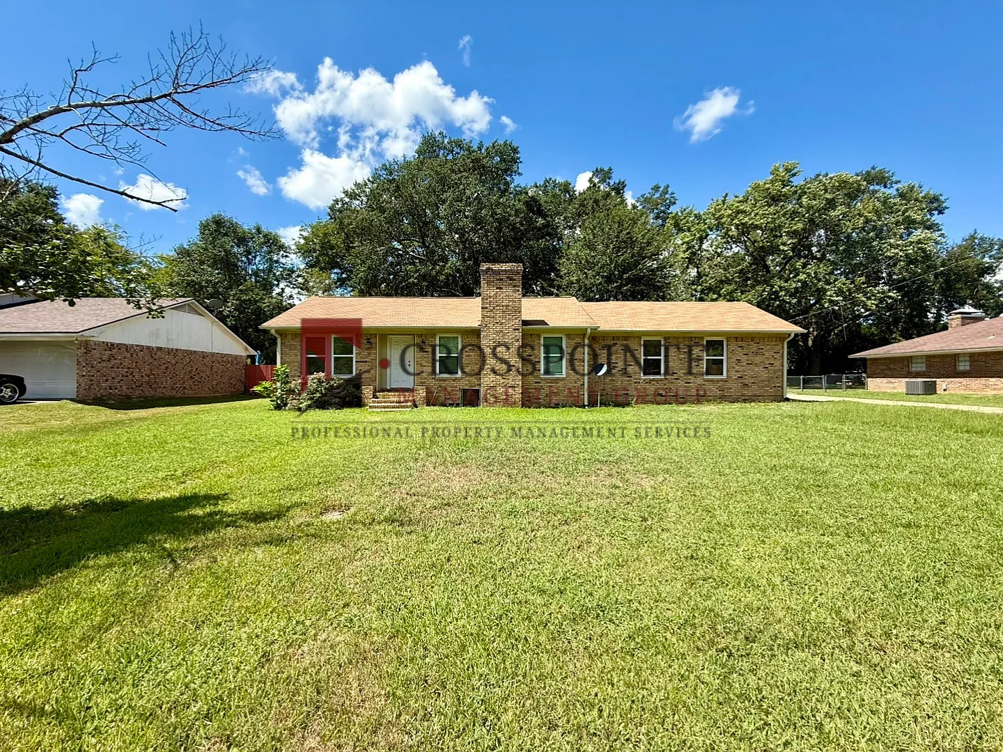 Beautiful 3 Bedroom 2 Bathroom Home! — Photo 1