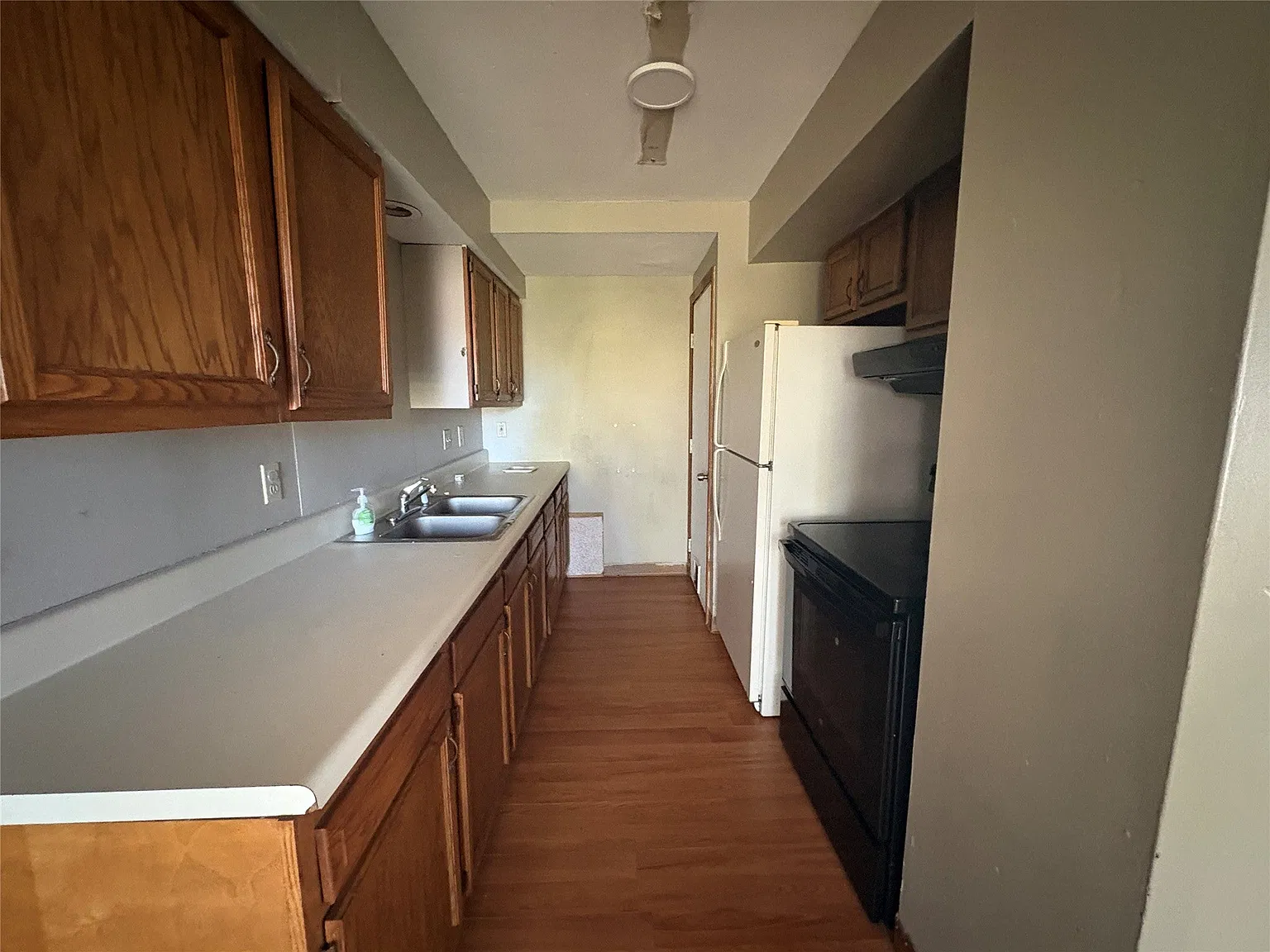 2 bed, 1.5 bath, 960 sqft, $1,250 — Photo 2