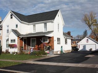 33 Park Ave, Middleport, NY 14105