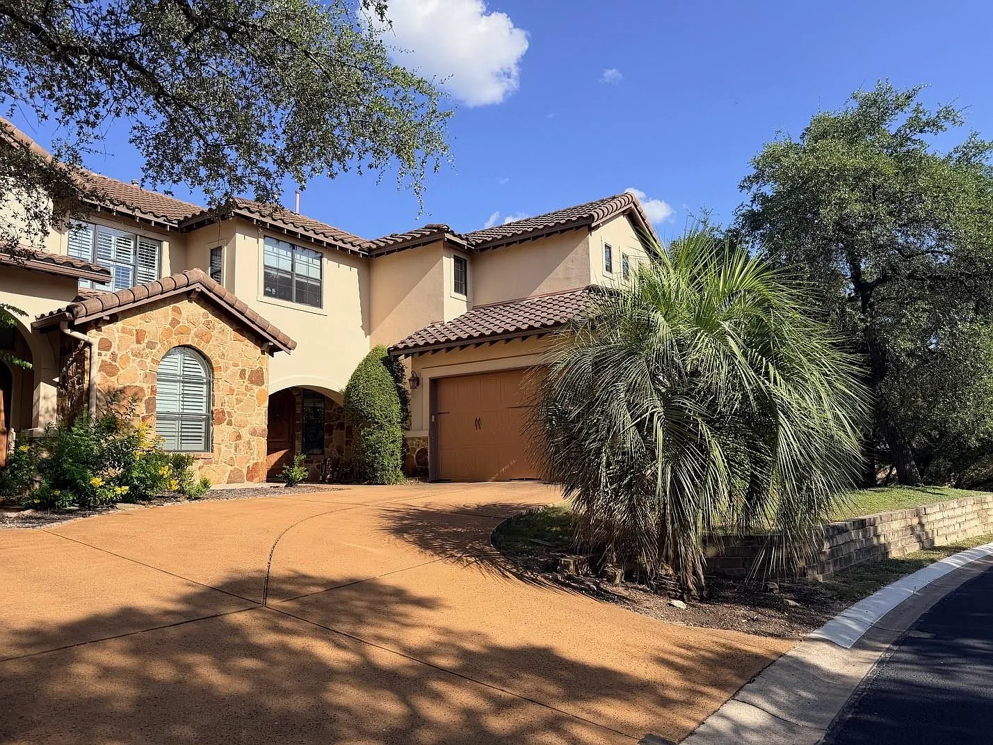 4 bed, 3.0 bath, 2877 sqft, $6,900 — Photo 1
