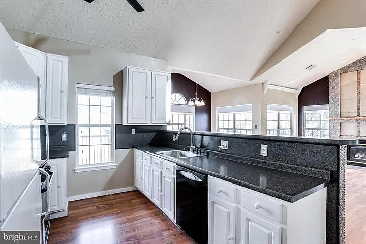 15602 Everglade Ln #301 — Photo 28