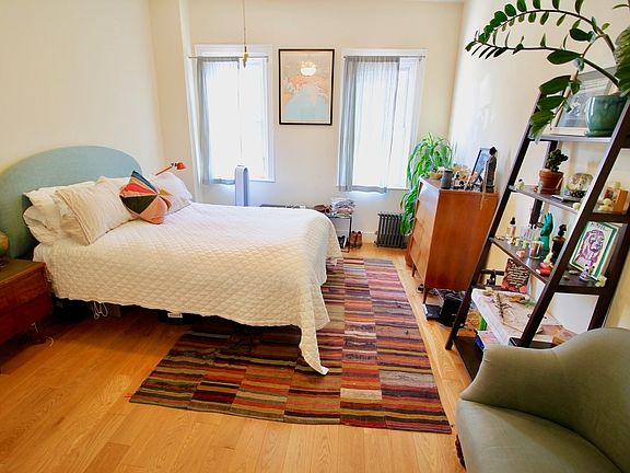 3rd image of 186 Nassau Ave #2L