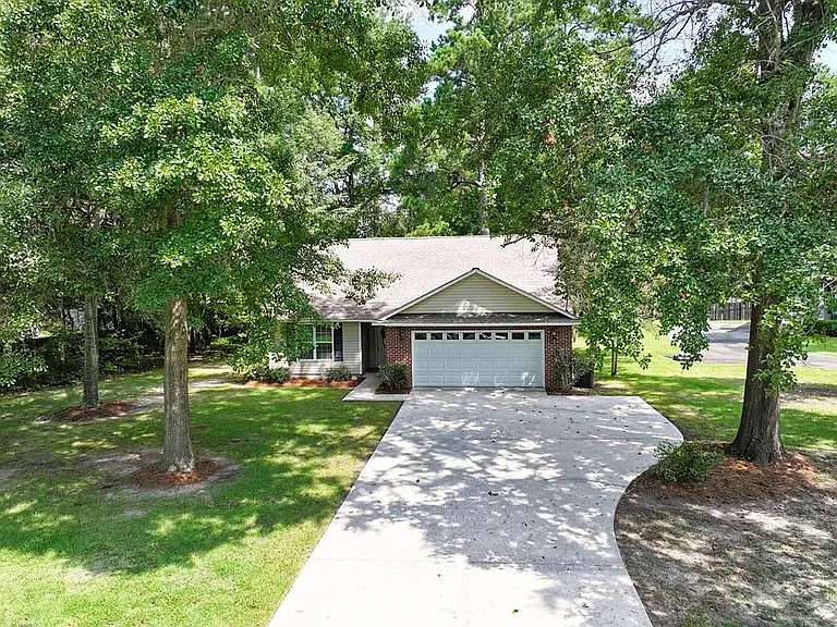 119 Celeste Ct — Photo 2