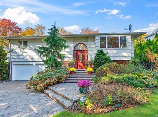9 North St, Syosset, NY 11791