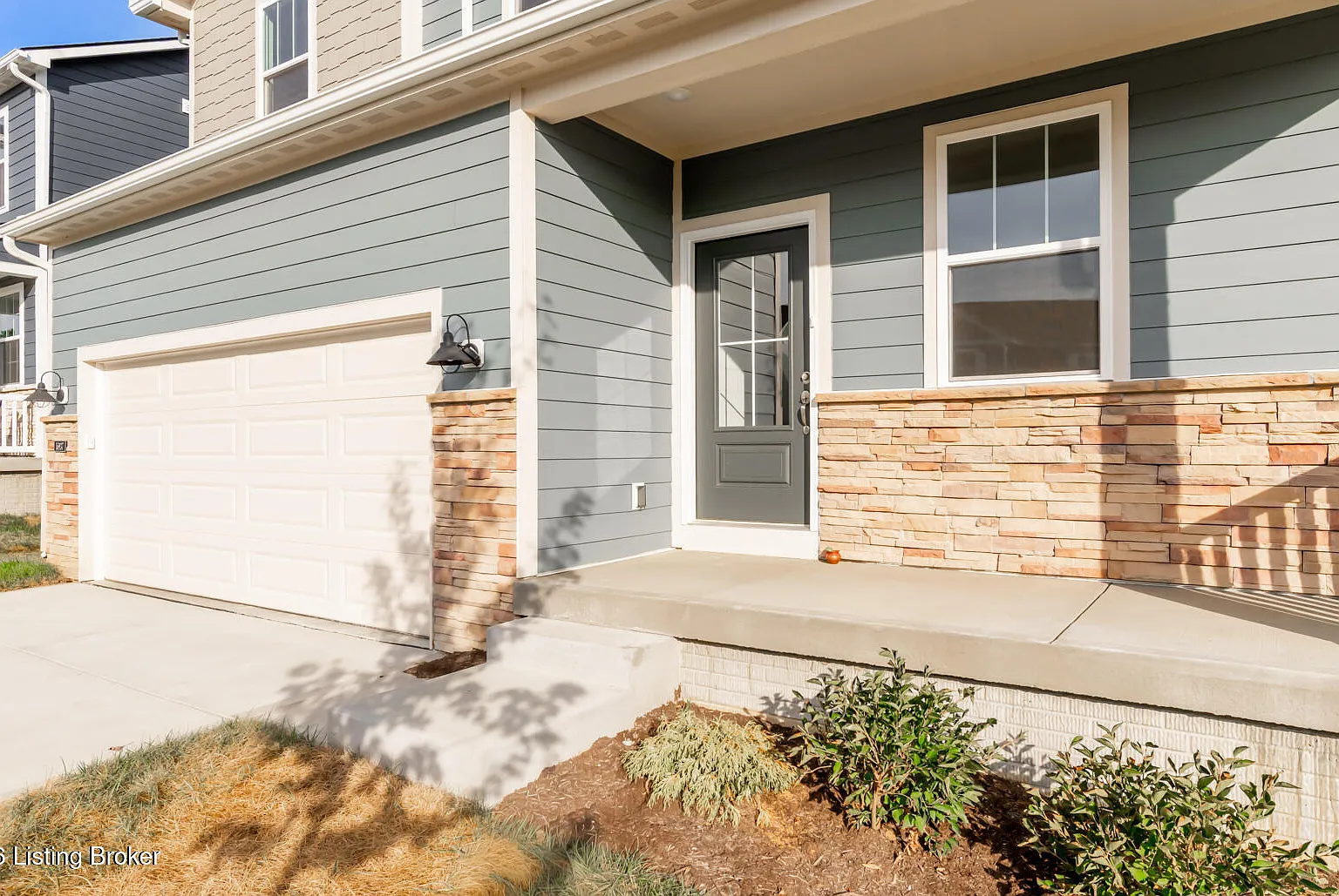 4 bed, 2.5 bath, 2062 sqft, $3,130 — Photo 4