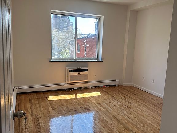 5th image of 99 Moore St APT 4A