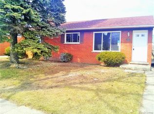 10654 N Oak Dr, Ferndale, MI