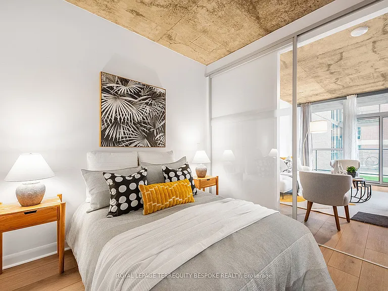 478 King St W #202 — Photo 20
