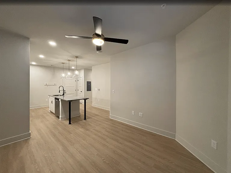 District on the Etowah Apartments — Photo 292