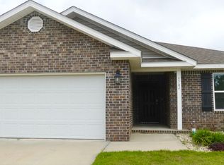 5784 Guinevere Ln, Milton, FL 32583