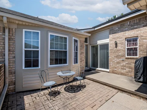 50325 Pepper Tree Dr, Macomb, MI 48044