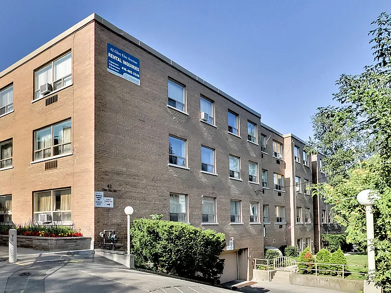 42 Glen Elm Ave #206 — Photo 3