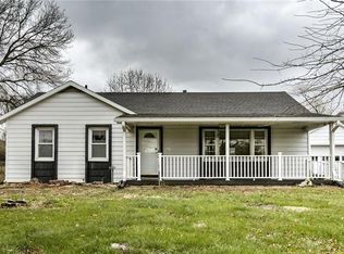 7205 N Grand Ave, Gladstone, MO 64118
