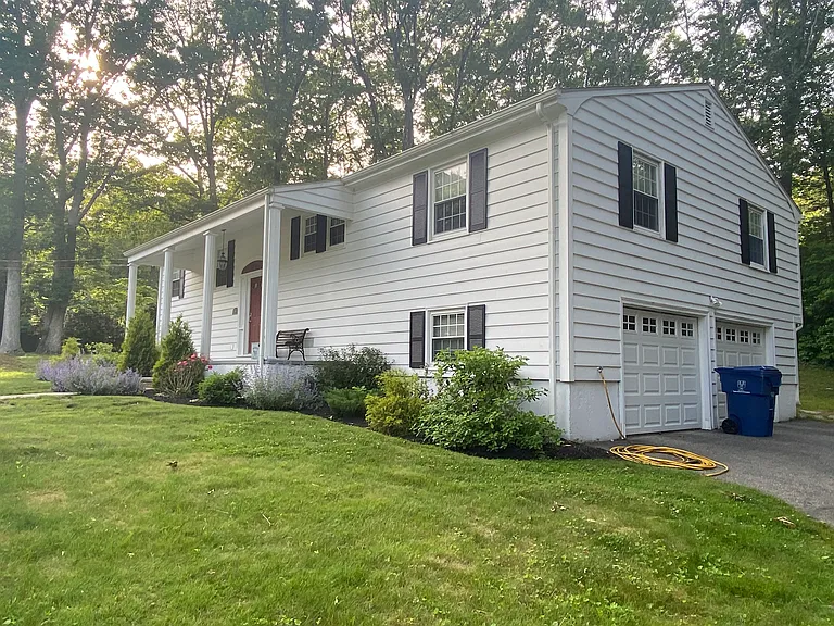 59 Crestridge Dr — Photo 2