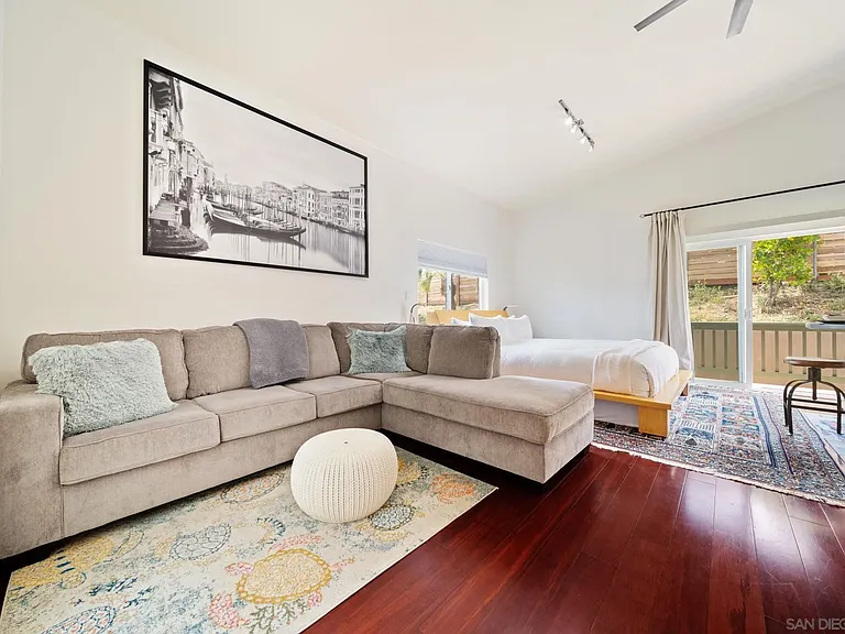 1920 Gardena Pl #B — Photo 5
