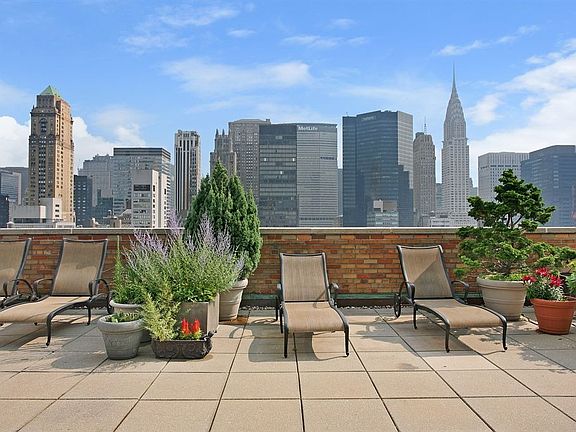 4th image of 10 Park Ave #18B