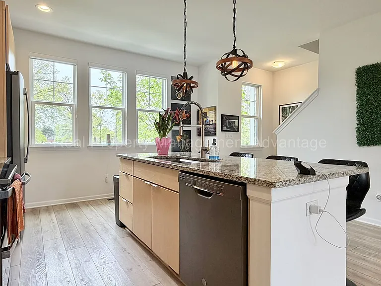547 Parkside Way — Photo 7