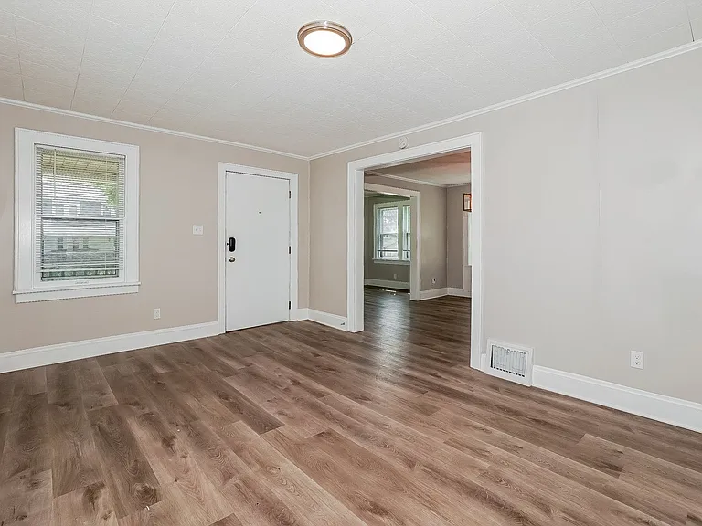1274895_021_living_room_13022713.jpg