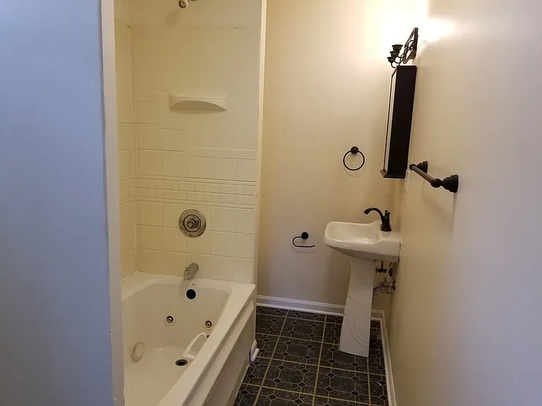225 Bruce Rd #1 — Photo 11