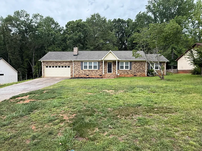428 Sundown Dr — Photo 1