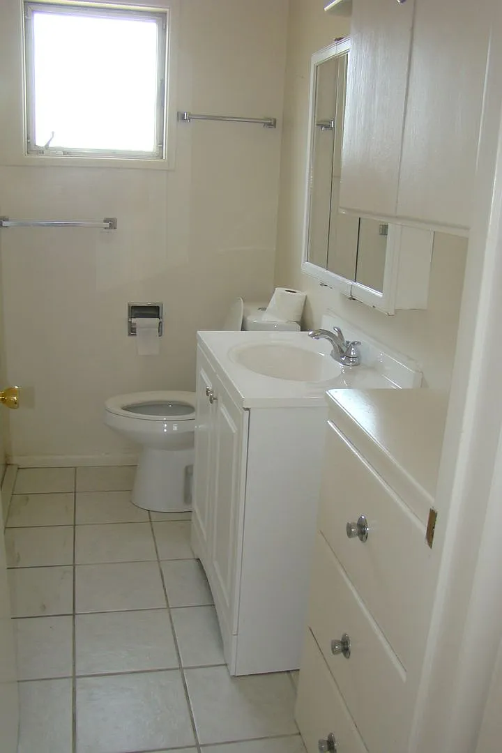 Southside cutie, 2bd/1ba available now! — Photo 3