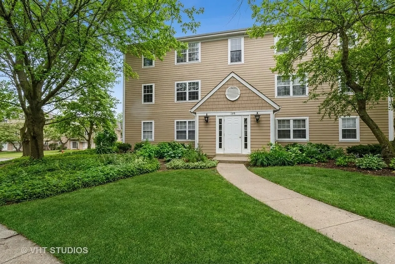 2 bed, 936 sqft, $2,600 — Photo 1