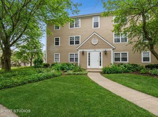 104 E Winchester Rd APT F, Libertyville, IL 60048
