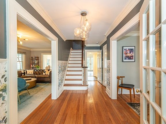 4th image of 264 Forest Ave