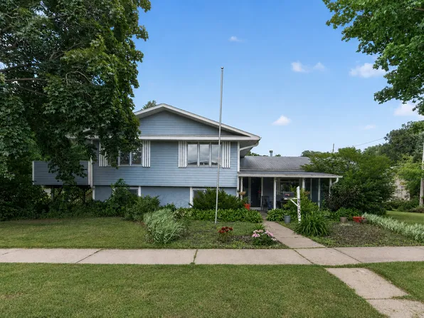 2330 Charles St N, North Saint Paul, MN 55109
