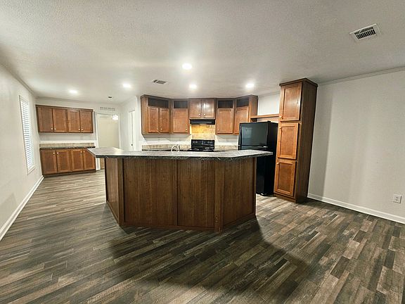 3rd image of 220 Texoma Ct