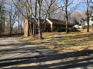 3552 Round Hill Rd, Huddleston, VA 24503