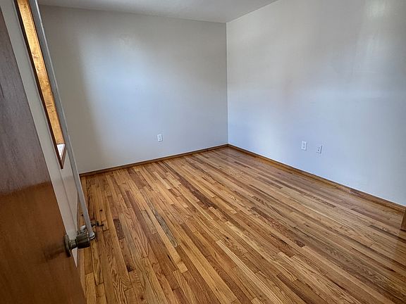 5th image of 6002 Broadway #B2