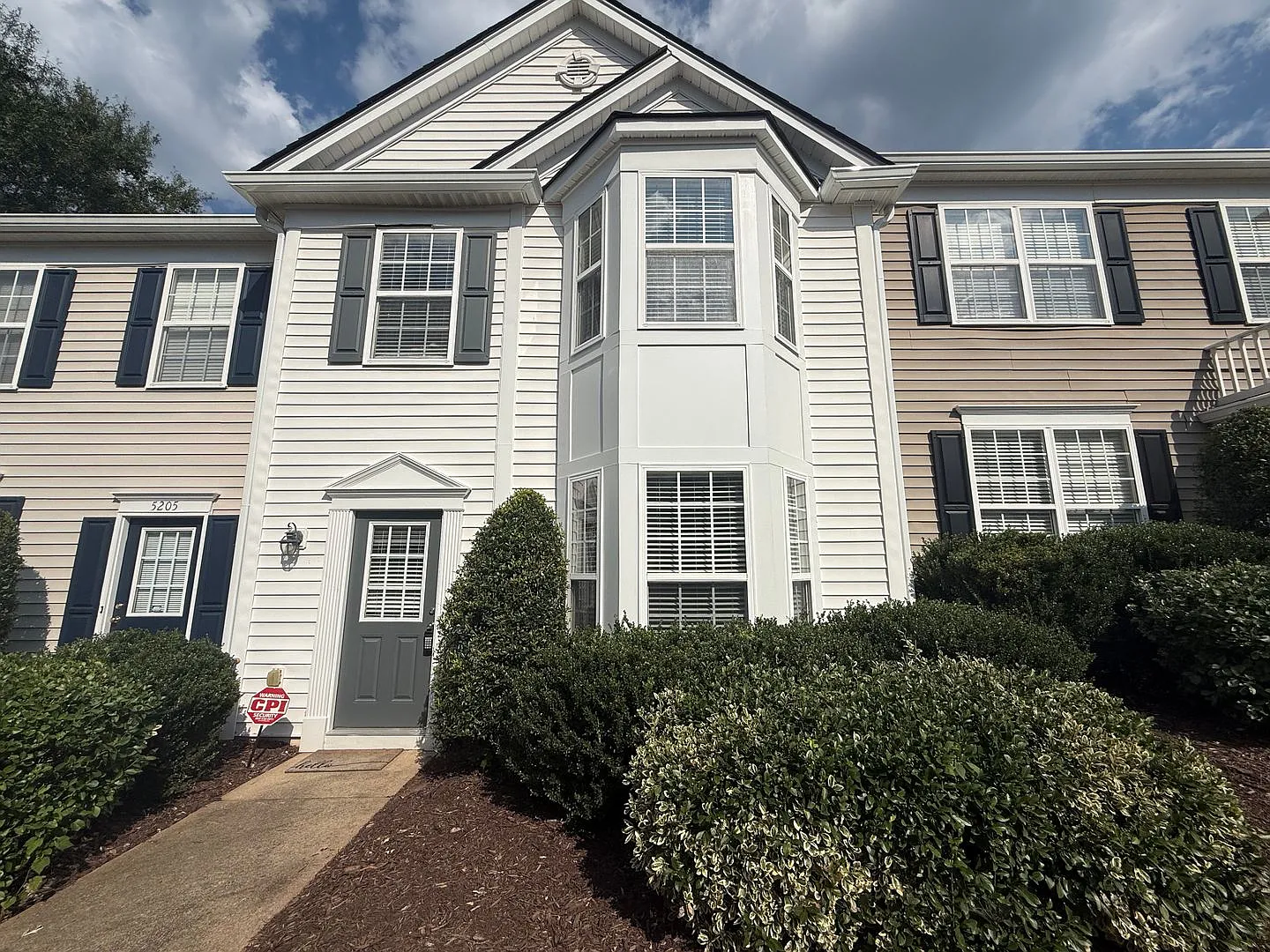 Charming 3BD, 2.5BA Raleigh Townhome in a Prime Location Near RDU Airport, Brier Creek, and North... — Photo 1