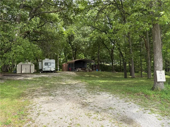 103 & 105 N 600 East Rd, Pana, IL 62557