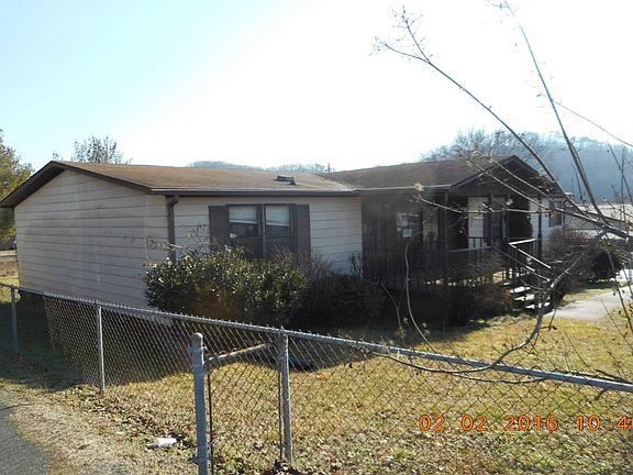 3rd image of 240 Arrowhead Dr