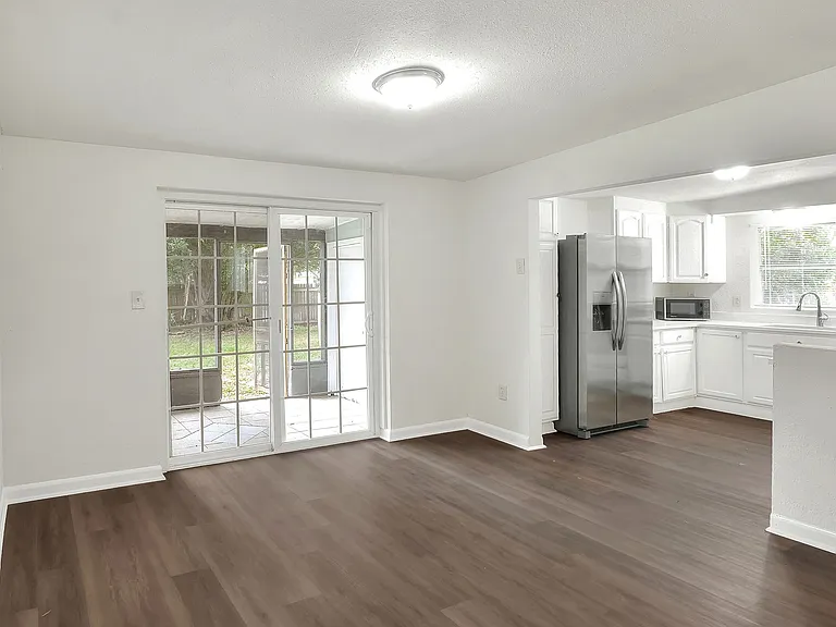 3006 Pinedale Ave — Photo 6