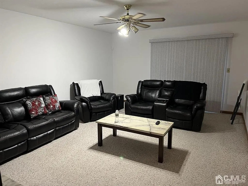 3 bed, 2.0 bath, 1838 sqft, $3,200 — Photo 2