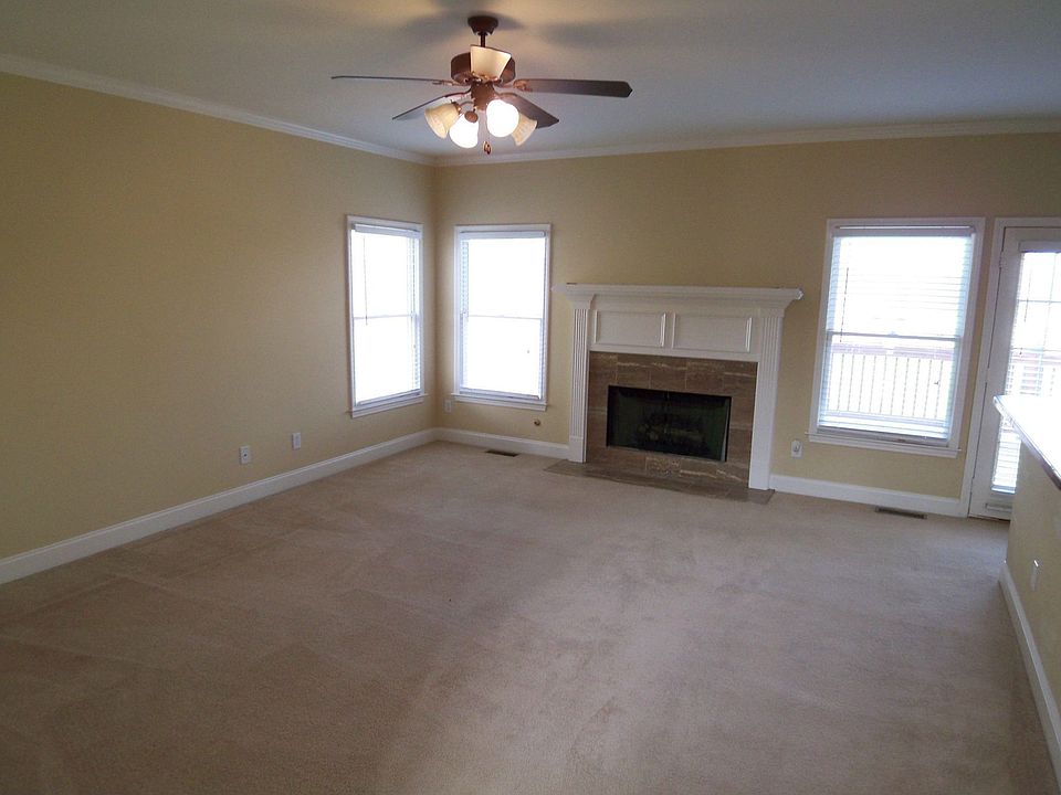 2nd image of 976 Chippewa Oak Dr