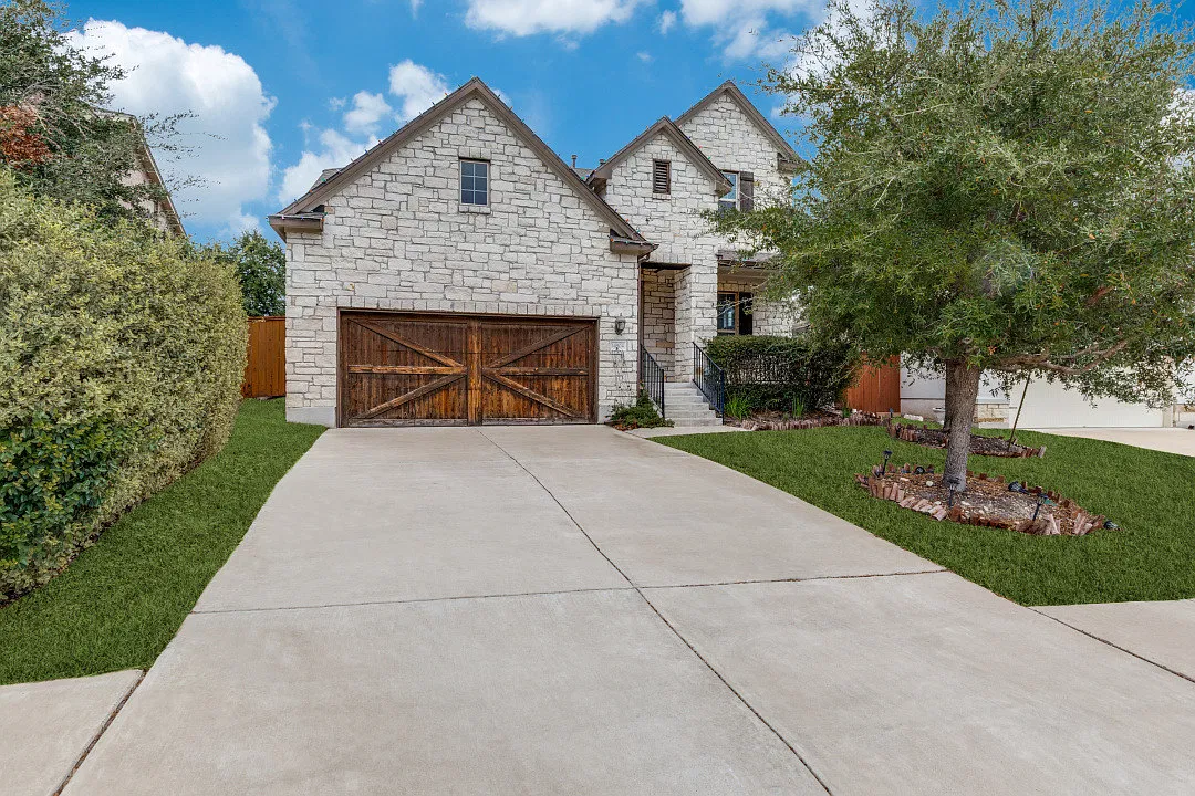 4 bed, 3020 sqft, $3,349 — Photo 4
