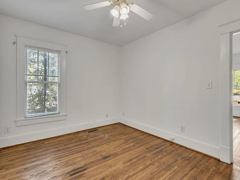 605 Park Cir #B — Photo 15