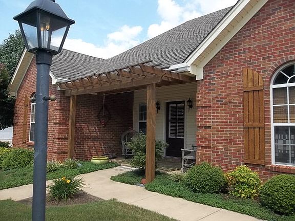 2nd image of 705 Savannah Dr