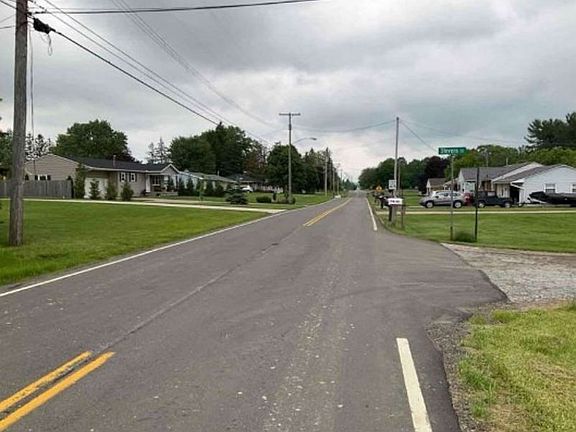 Exterior Neighborhood (street photo)