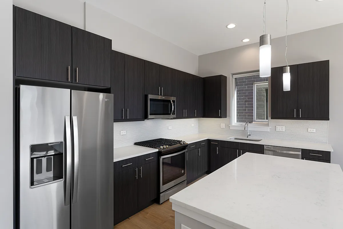 Building Photo - 2514 W Addison St #3