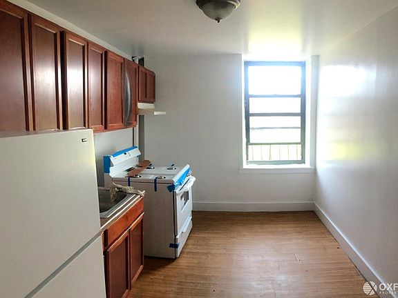 4th image of 855 E 178th St APT 17E