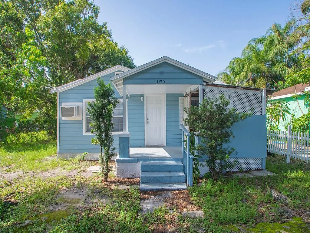 2 bed, 1.0 bath, 572 sqft, $1,200 — Photo 3