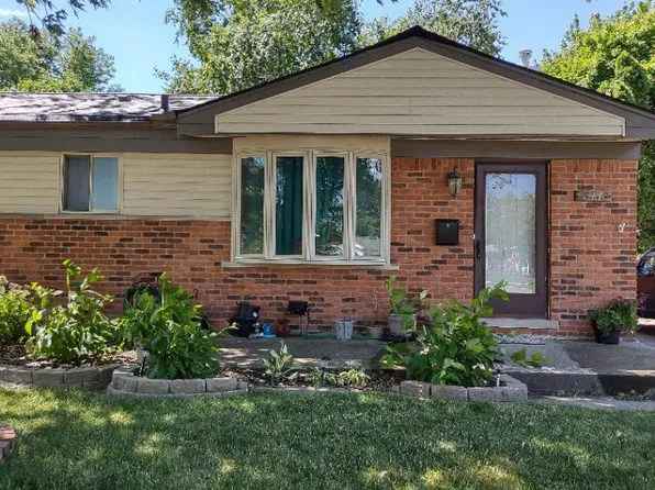 18448 Masonic Blvd, Fraser, MI 48026