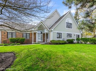 820 Braeman Ct, Libertyville, IL 60048
