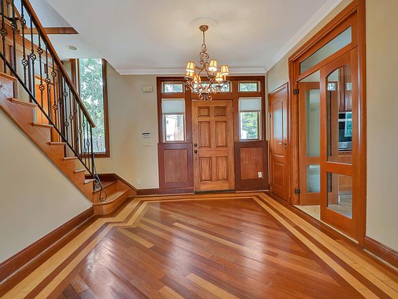 4th image of 128 Hempstead Ave